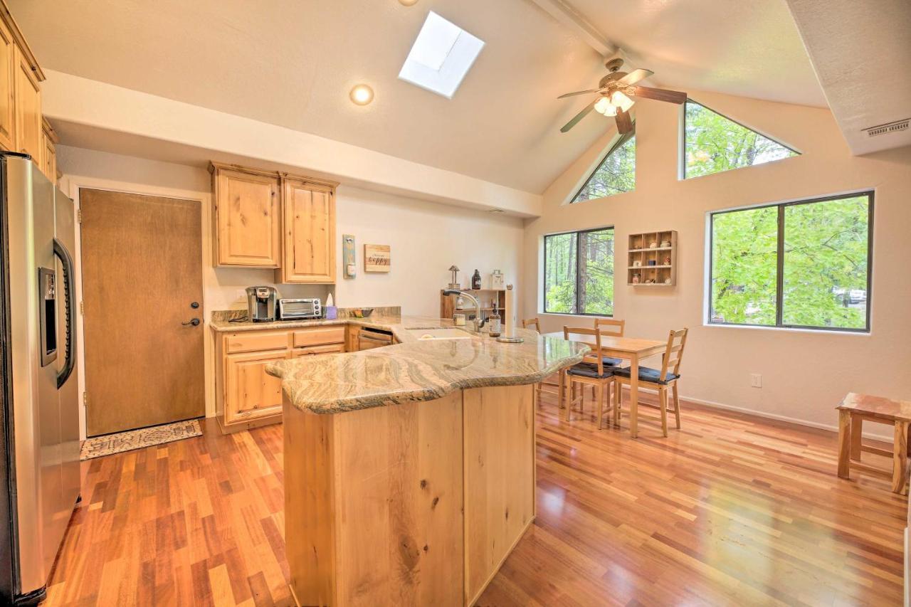 Lush Pinetop Retreat With Large Deck And Wooded Yard! Exterior foto